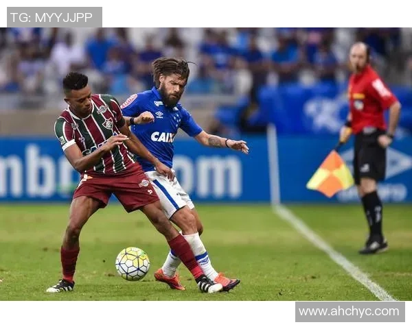 克鲁赛罗与帕尔梅的激烈对决展现巴西足球的魅力与激情